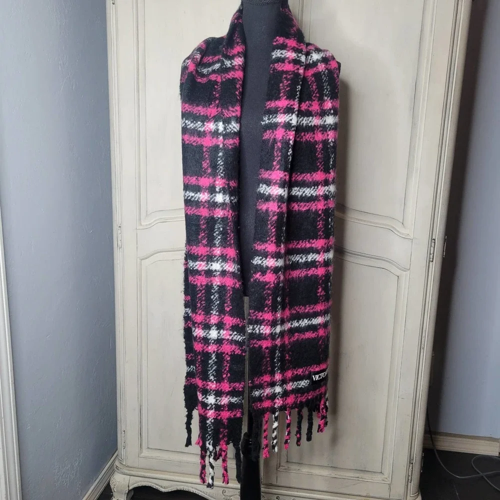 Victoria's Secret Plush Knit Plaid Fringe Pink Black Long Wide Scarf✨️2019